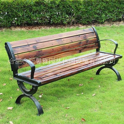 有扶手的公園椅