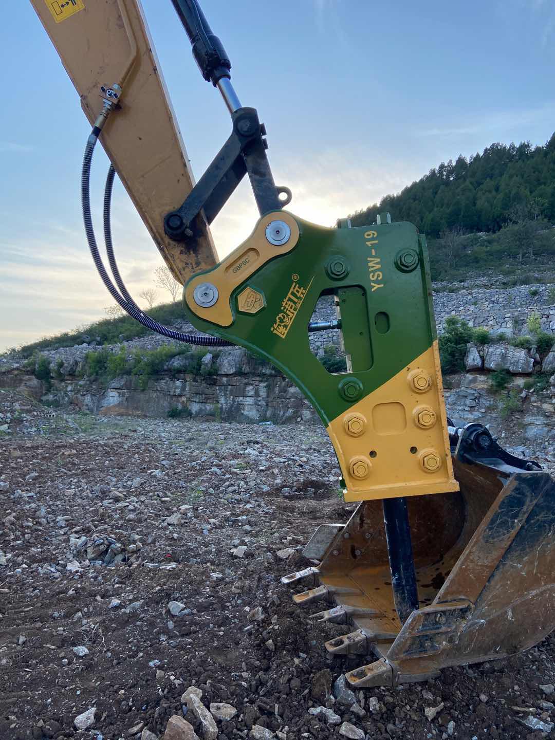 供應(yīng)連港工兵破碎錘直徑135毫米圖片/供應(yīng)連港工兵破碎錘直徑135毫米樣板圖 (3)