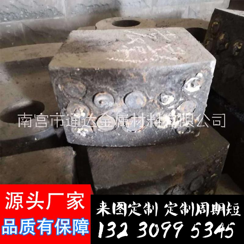 礦山設(shè)備合金錘頭圖片