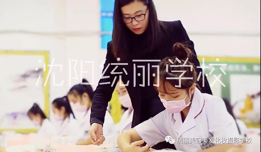 沈阳市学美发正规学校厂家学美发正规学校 学技术女孩去哪个技校 学化妆 入学签订就业协议