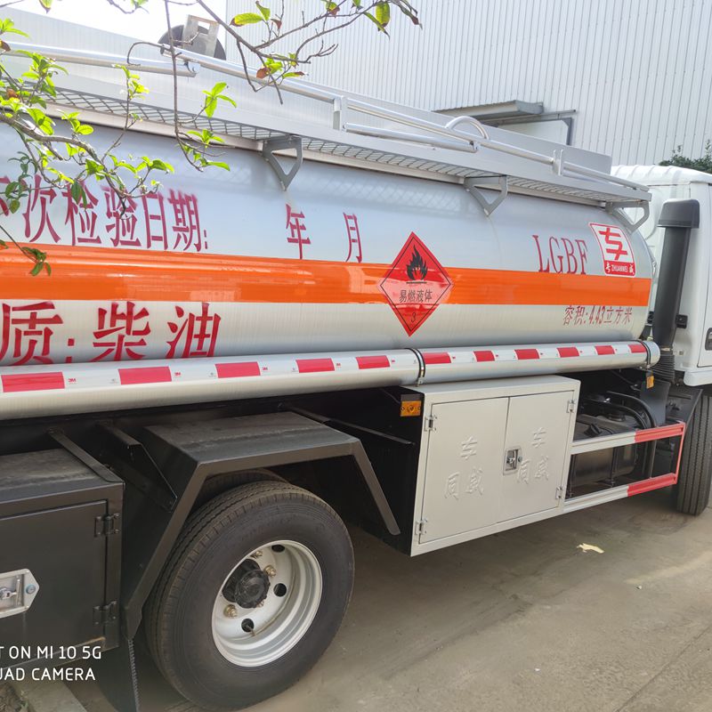 福建户5吨加油车 5吨油罐车福建户5吨加油车 5吨油罐车湖北厂家现车直发包上户