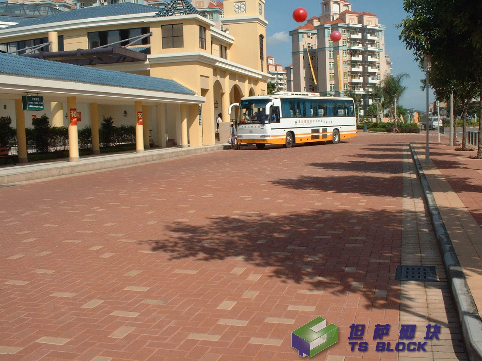 河北钦芃是生产销售 草坪砖 透水砖 盲道 路牙石厂家，天津北京河北价格具有性价比图片