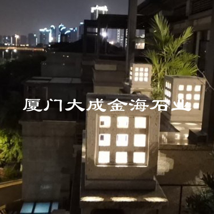 天然花岗岩锈石太阳能石灯景观图片