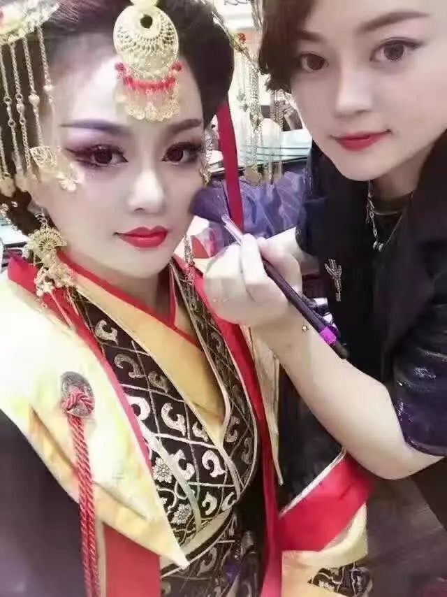 沈阳美妆培训学校 美容化妆培训 学化妆造型学费 孩子年龄小学什么图片