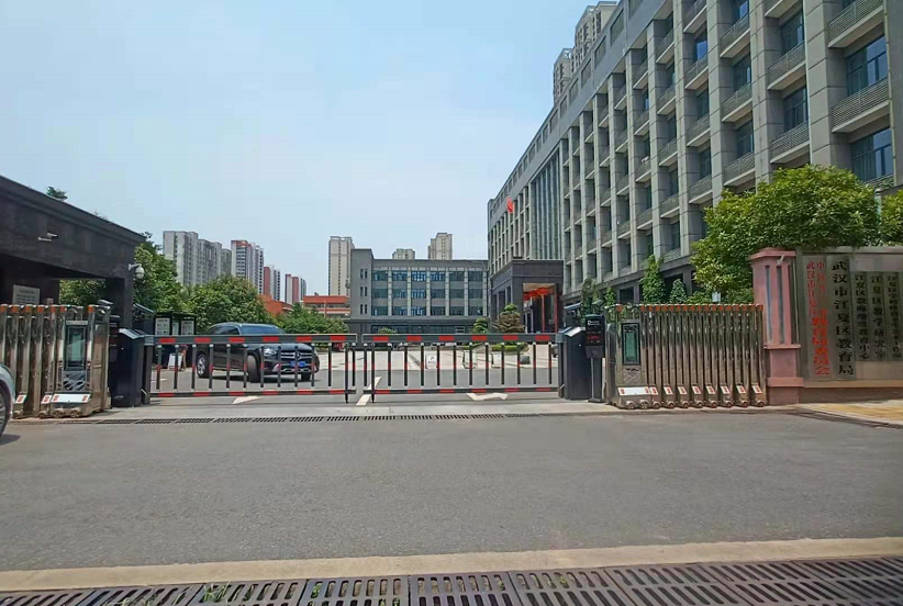 门禁道闸图片