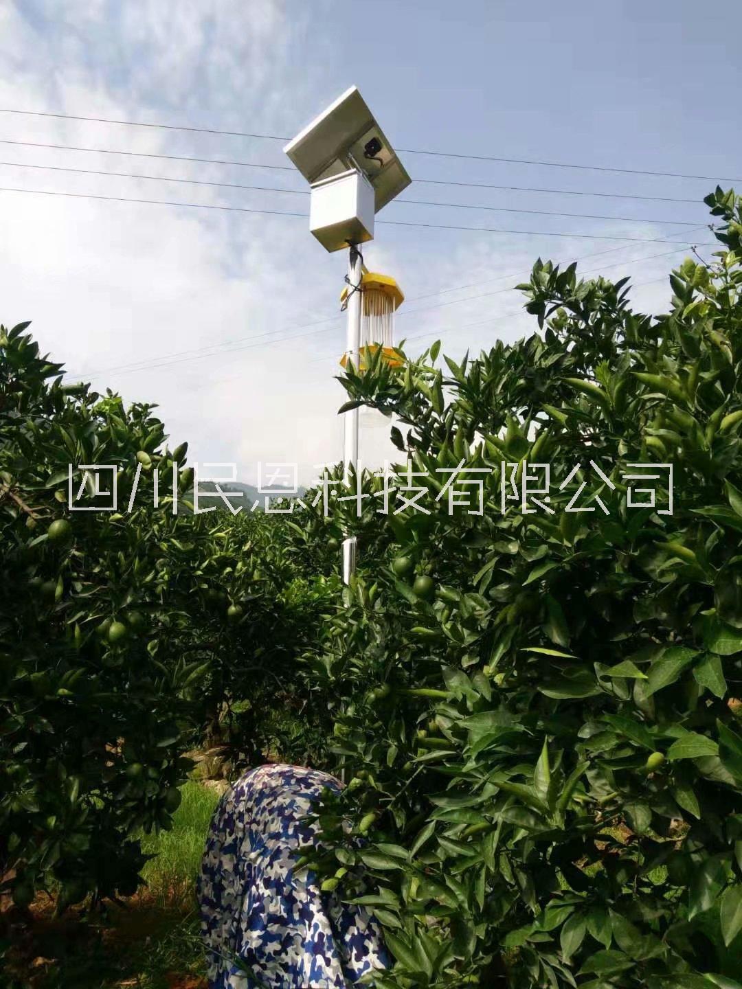 成都市自动清虫太阳能杀虫灯厂家民恩牌自动清虫太阳能杀虫灯，价格便宜，品质保障