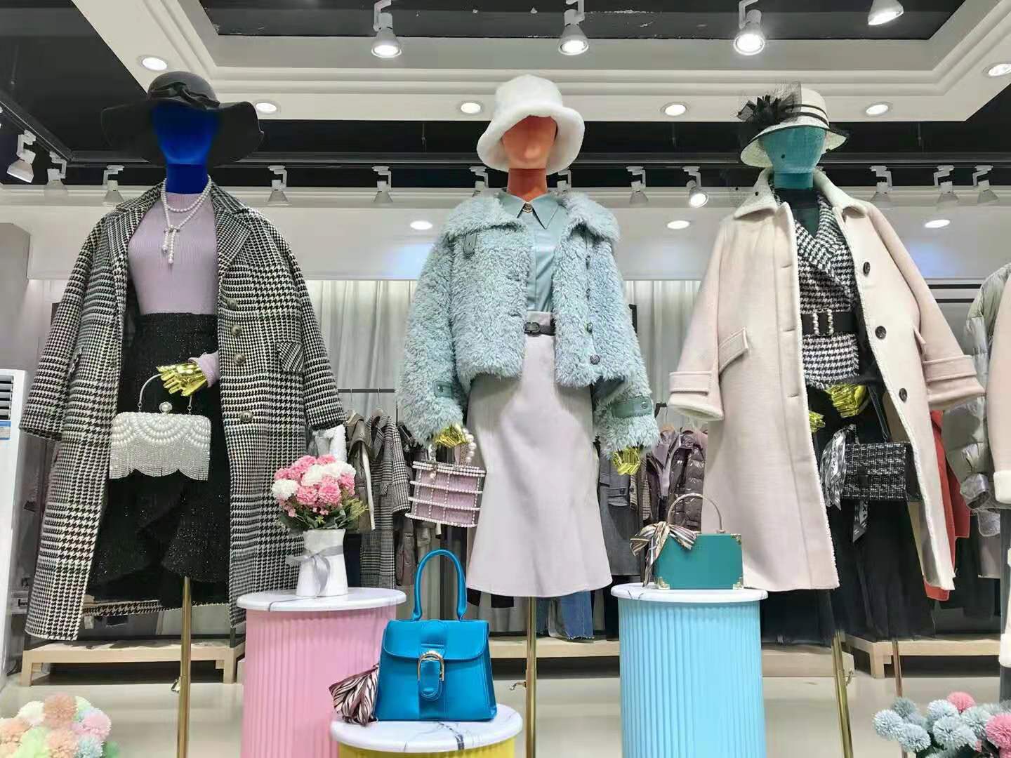 迪卡軒21冬女裝實體直播一手貨源進(jìn)貨渠道