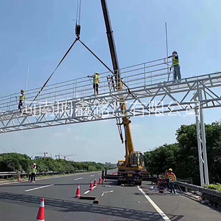 郑州市LED诱导屏交通龙门架跨路交通牌厂家LED诱导屏交通龙门架跨路交通牌道路交通标牌龙门架交通监控龙门架