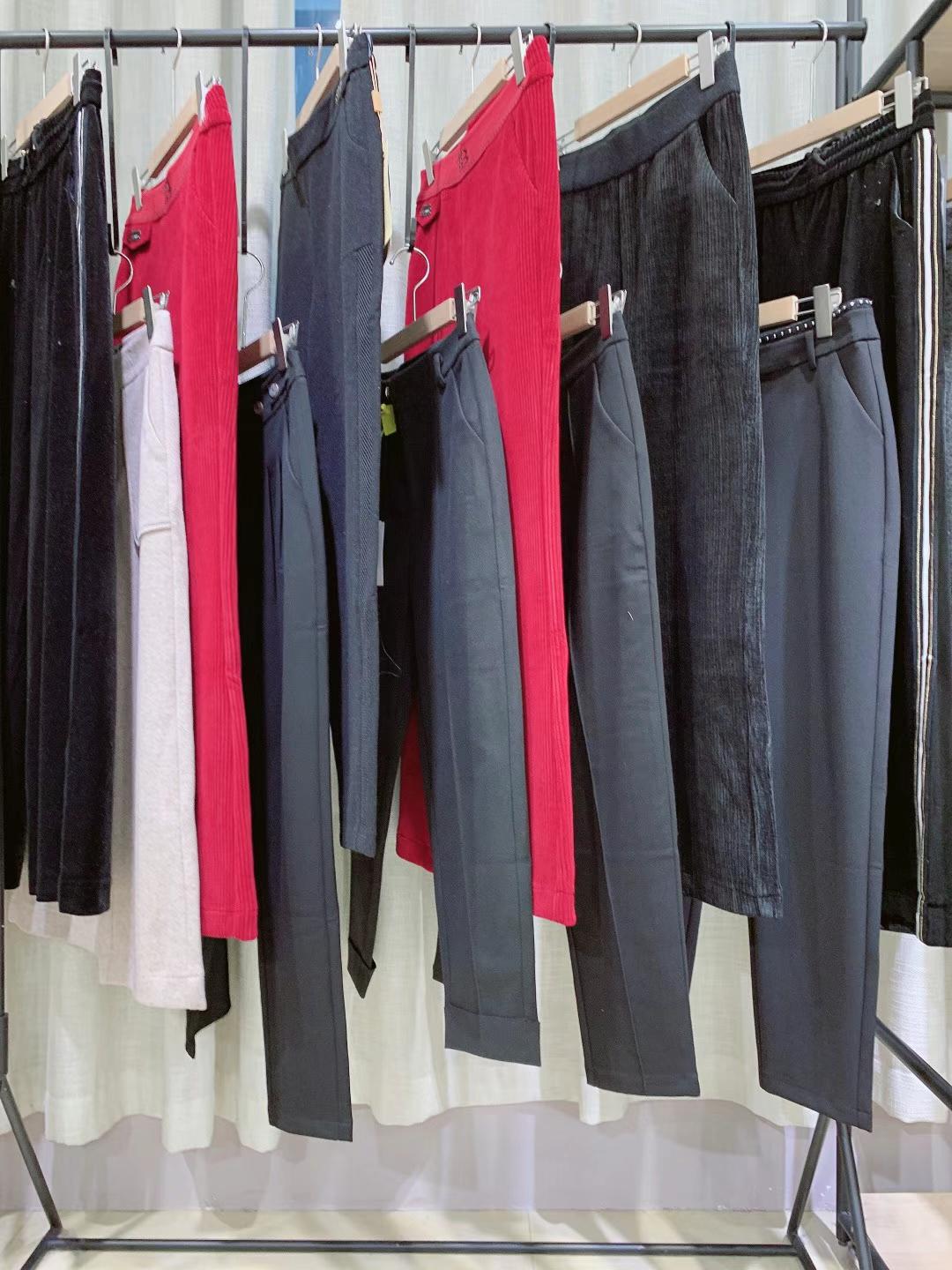 女褲哈衣奴2021年冬季款女裝品牌特價清倉處理 女裝折扣批發(fā)網(wǎng)