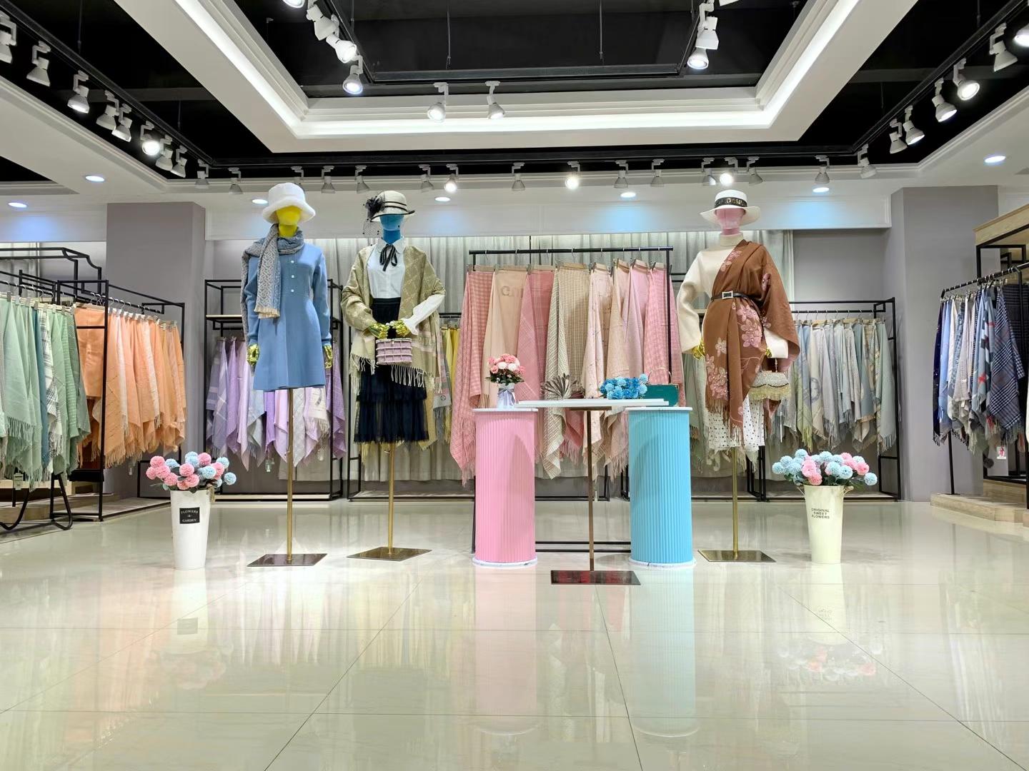 韓 國大千故事羊絨圍巾當(dāng)季新款韓品牌女裝庫存尾貨折扣批發(fā)