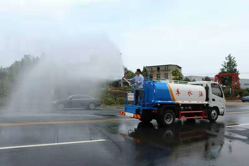 园林绿化洒水车，道路冲洗洒水车，多功能洒水车，洒水车价格查询