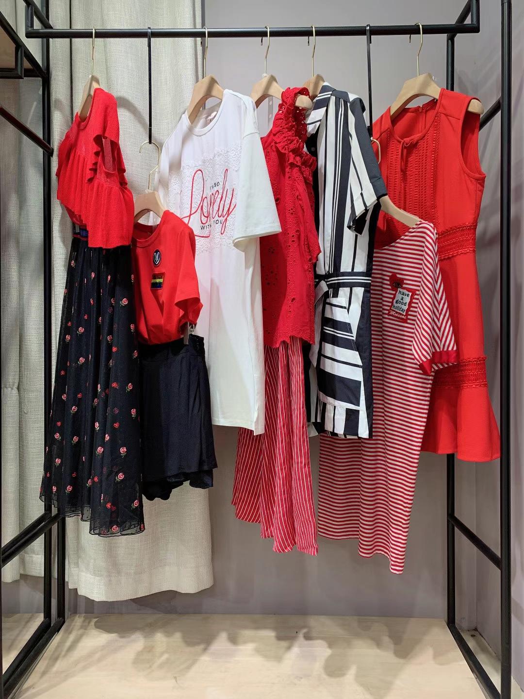 時尚品牌摩薩克2022夏精 品女裝店進貨一手貨源批發(fā) 女裝品牌折扣批發(fā)