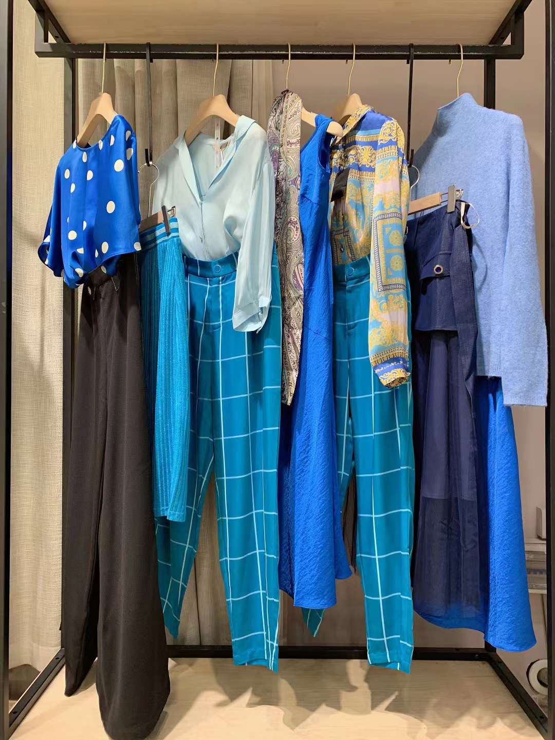 法國輕奢品牌紐方四季款品牌女裝折扣庫存批發(fā)