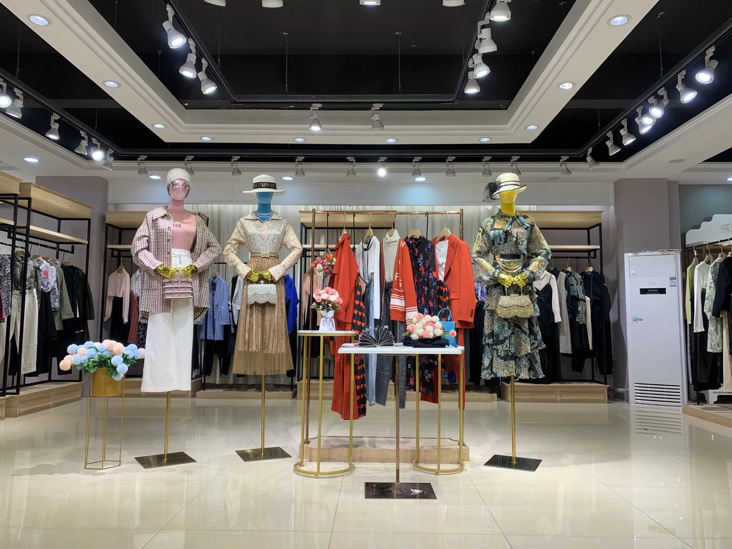 品牌女裝蒂梵茜2022春折扣女裝店尾貨庫存批發(fā)供應(yīng)鏈