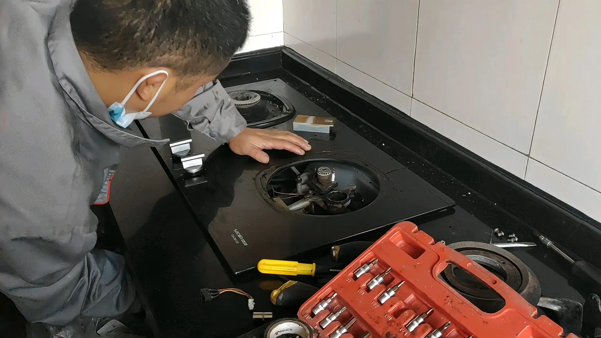 燃?xì)庠罹S修圖片