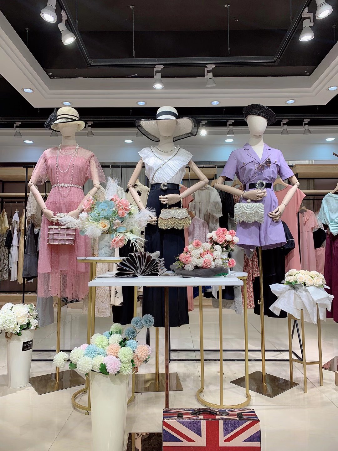 杭州高端 品牌華丹妮 2022夏女裝折扣尾貨一手貨源批發(fā)渠道