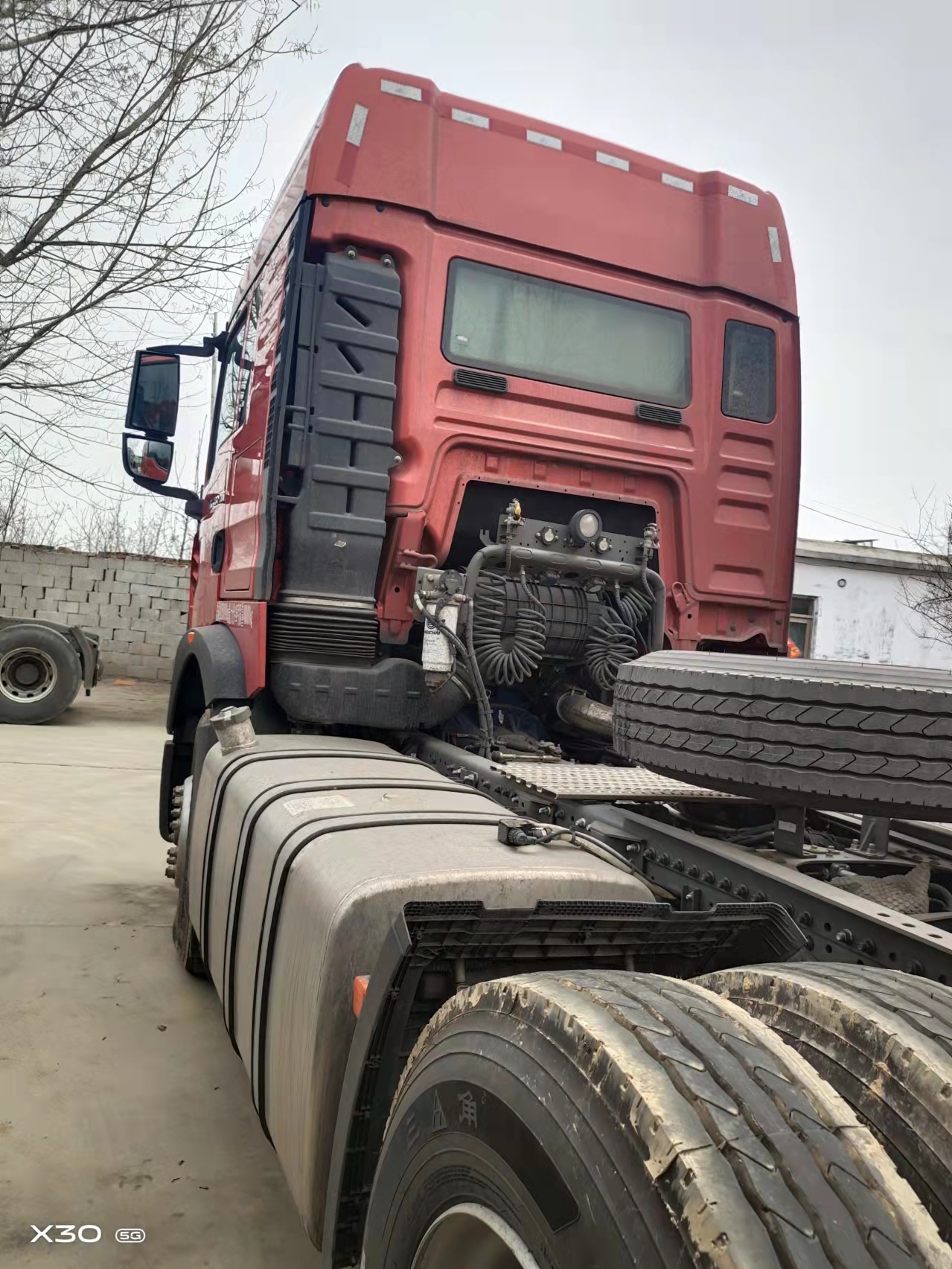 重汽豪沃T7天然氣牽引車(chē)圖片