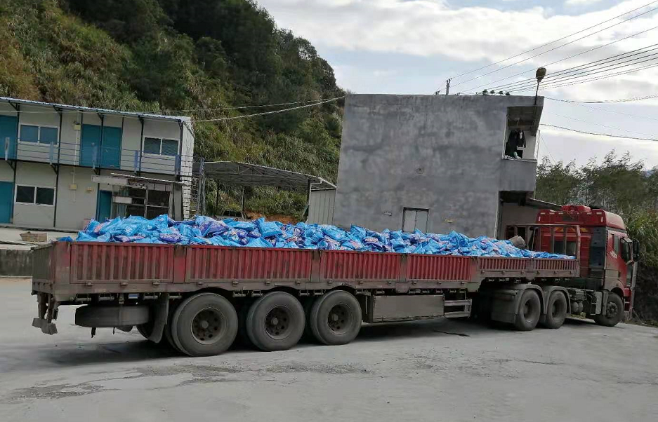 70-90孔大孔徑膨脹劑 巖石無聲破碎劑 混凝土靜態(tài)破碎劑