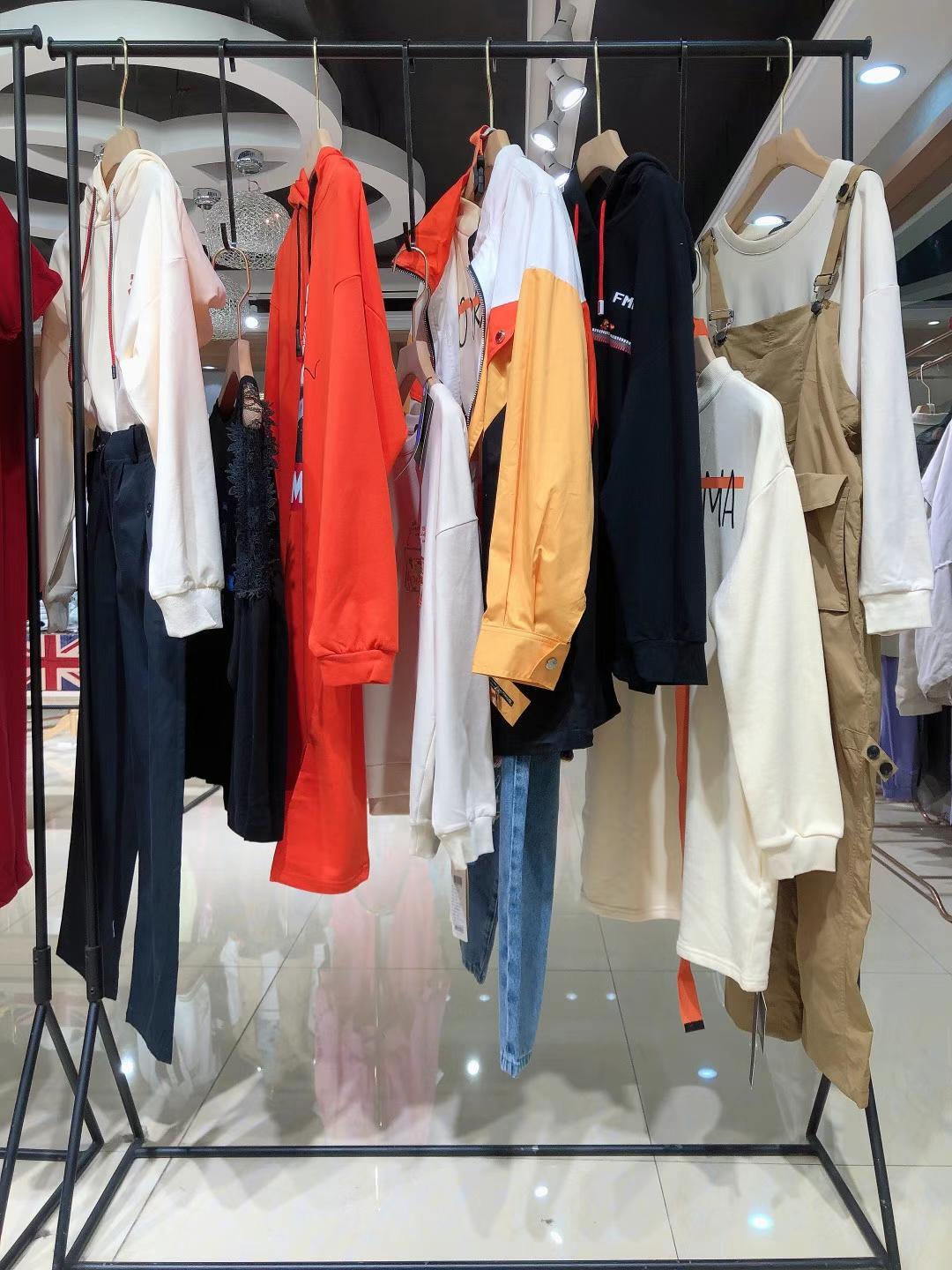 時尚女裝瑪瑪綈2022春款深圳品牌折扣女裝貨源廠家直 銷庫存尾貨打包走份