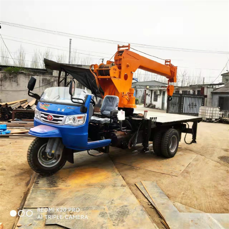 益宇重工三轮车随车吊 三轮吊车 五征三轮改装吊车 三轮车随车吊 三轮车吊车图片