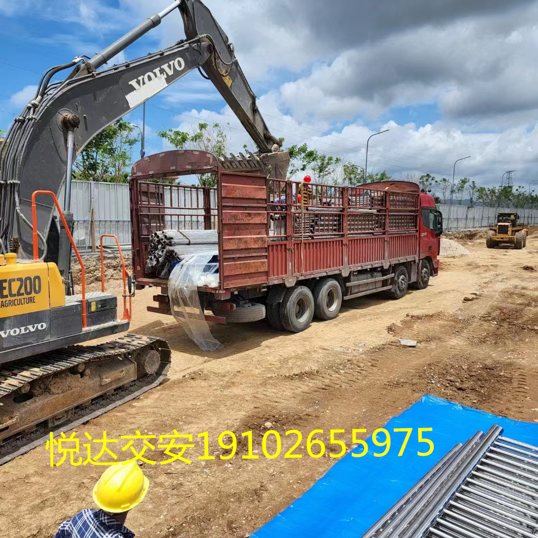 防撞護欄人行護欄隧道不銹鋼復(fù)合管圖片