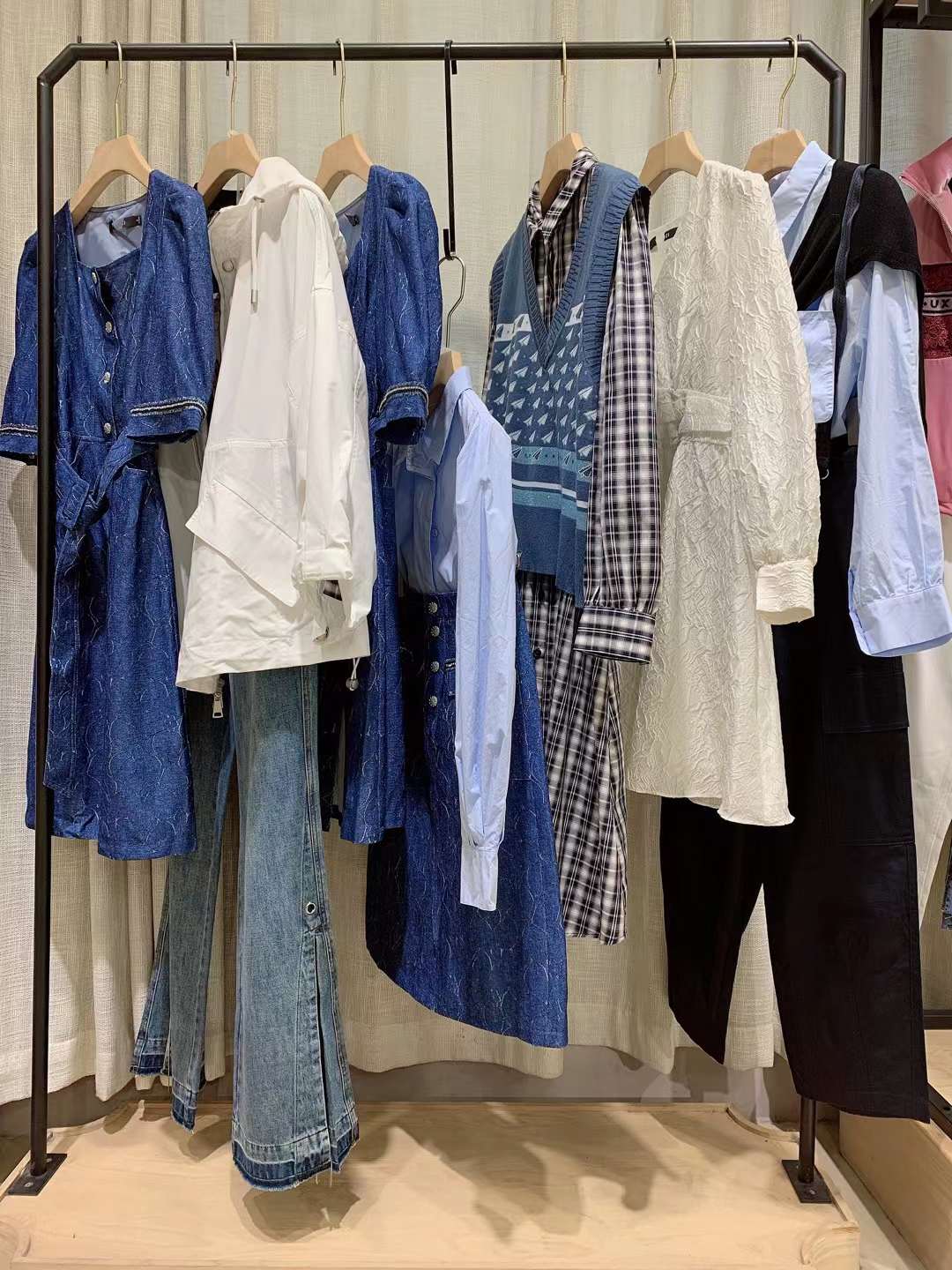 【尤西子】2022秋專柜下架女裝尾貨批發(fā) 品牌女裝折扣店一般去哪里進(jìn)貨？
