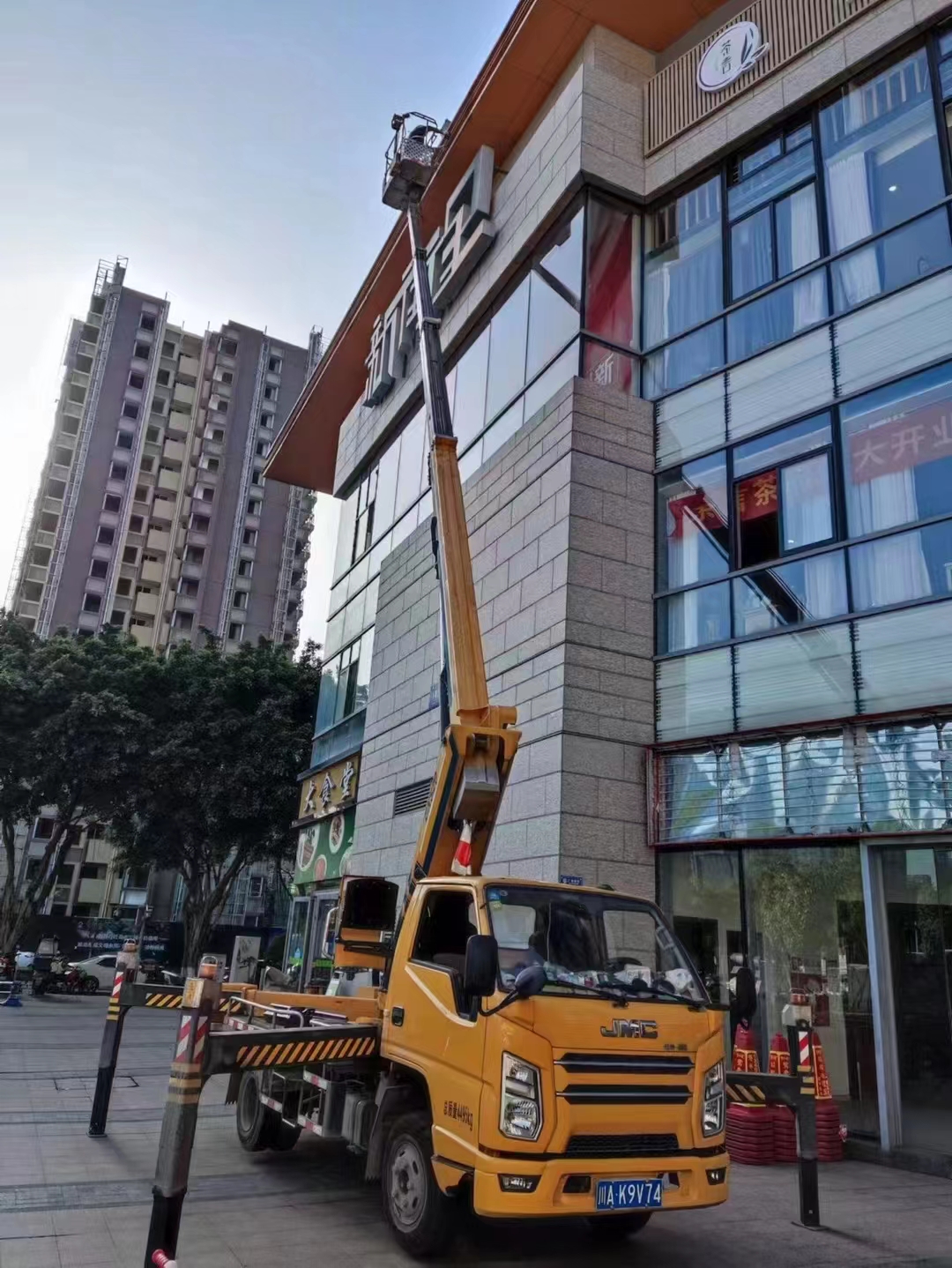 自贡升降机出租桥梁检测/隧道检测用成航高空作业车图片