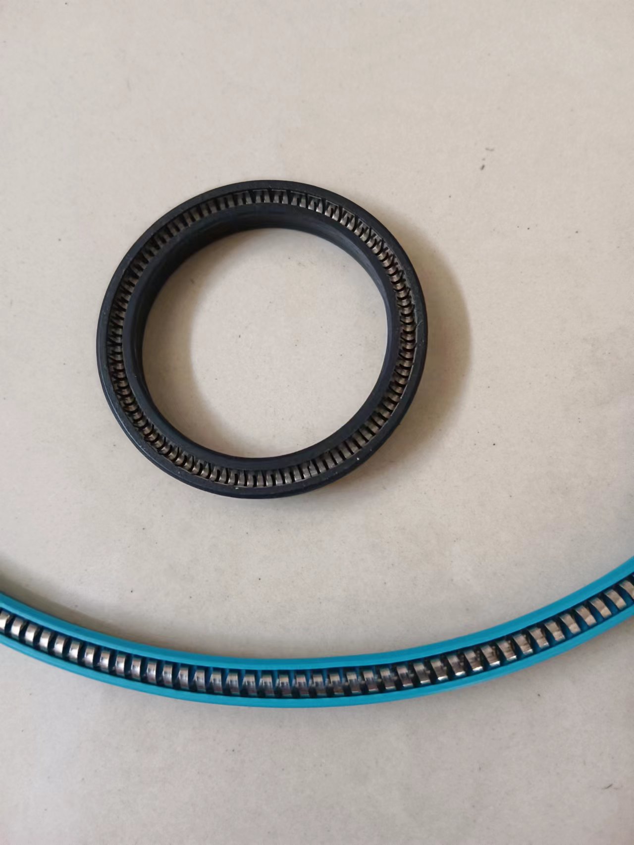 彈簧蓄能密封圈圖片