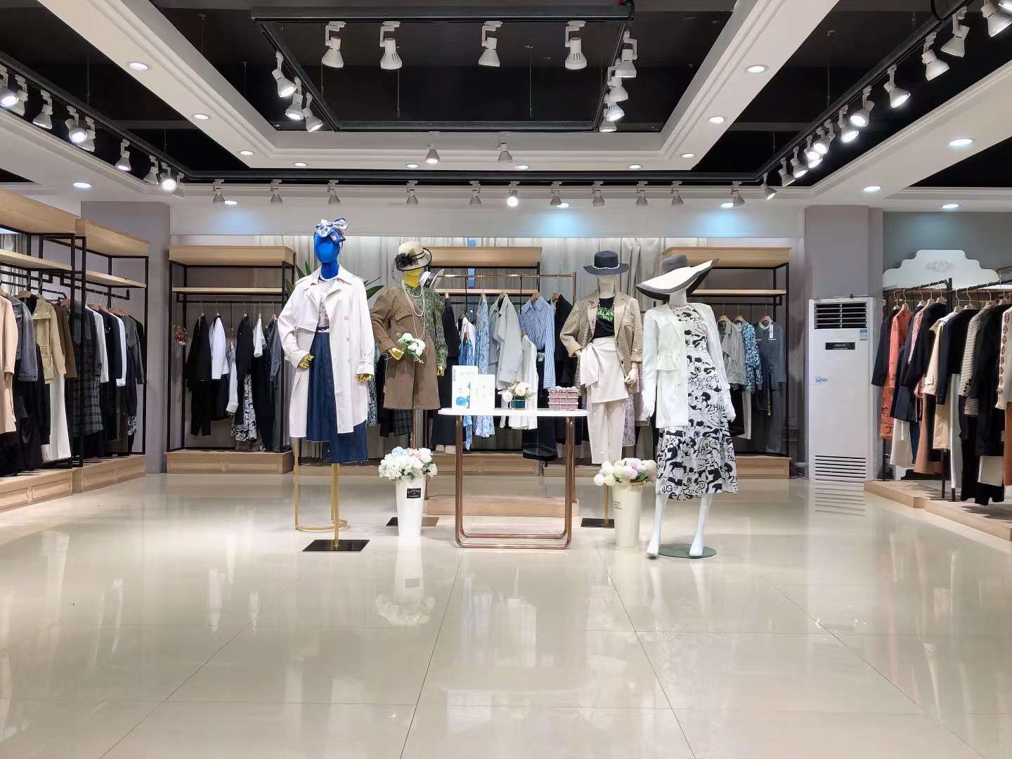 撤柜折扣女裝 米梵·張莉22秋杭州品牌女裝服裝直播間批發(fā)基地