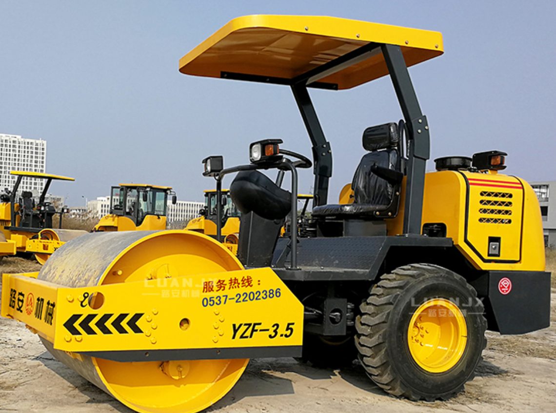 3.5噸座駕壓路機圖片