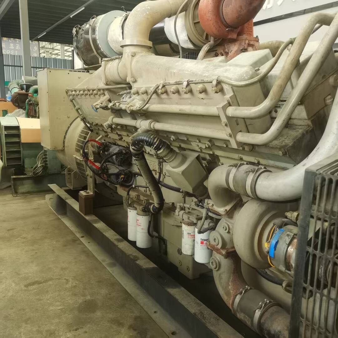 進口康明斯1120kw發(fā)電機組圖片