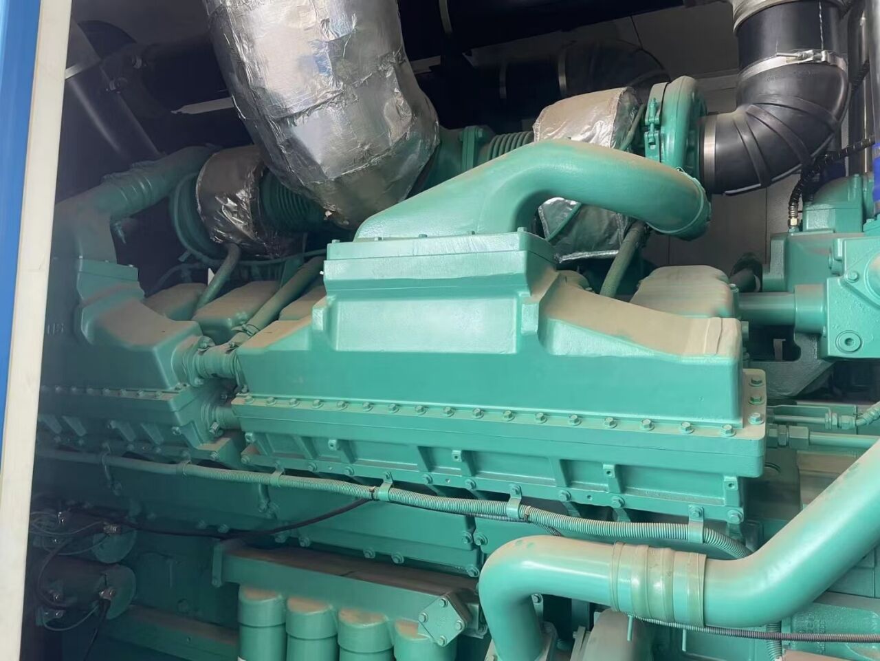 出售進(jìn)口康明斯1600kw發(fā)電機(jī)組