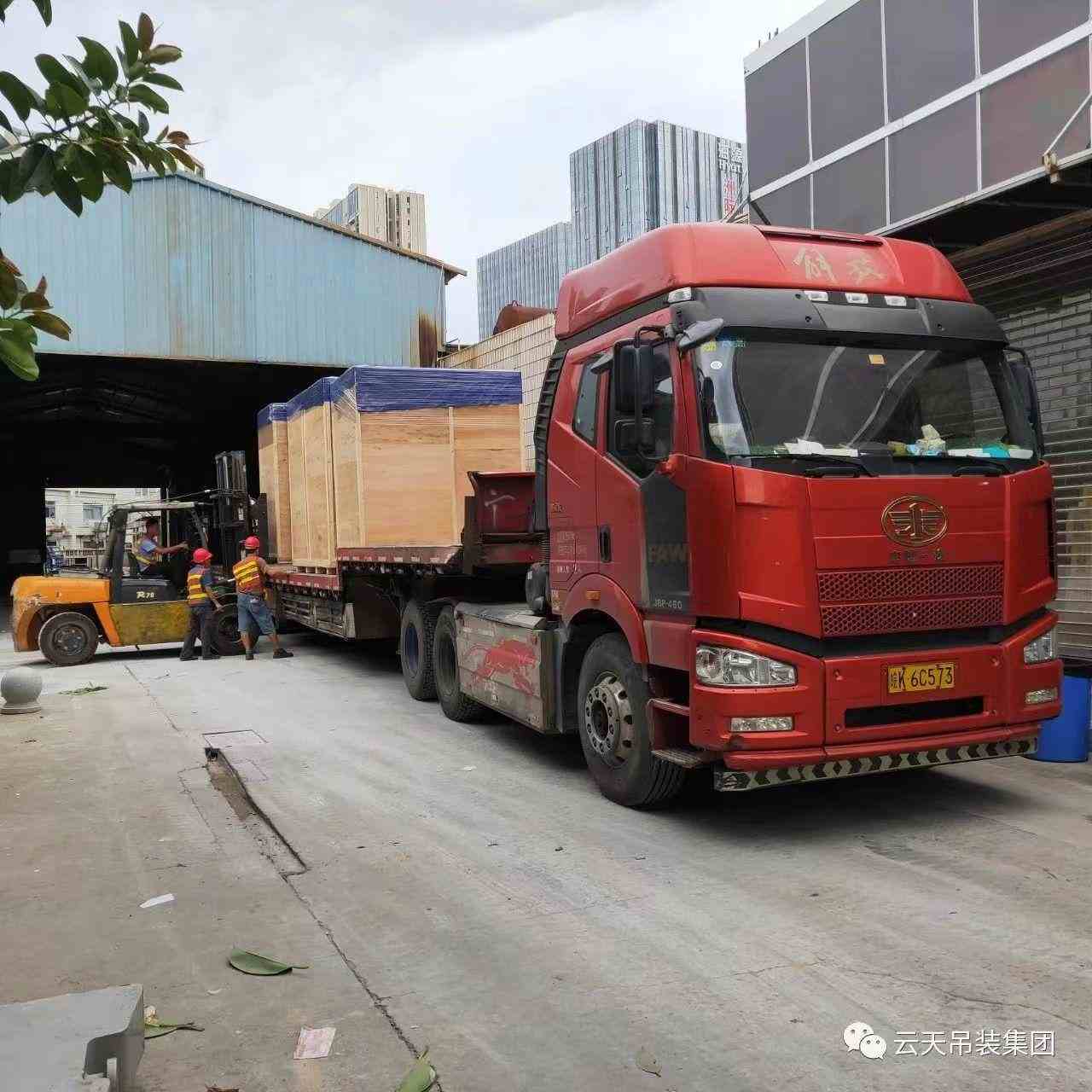 中山设备起重中山设备起重运输中山市设备起重就位服务图片