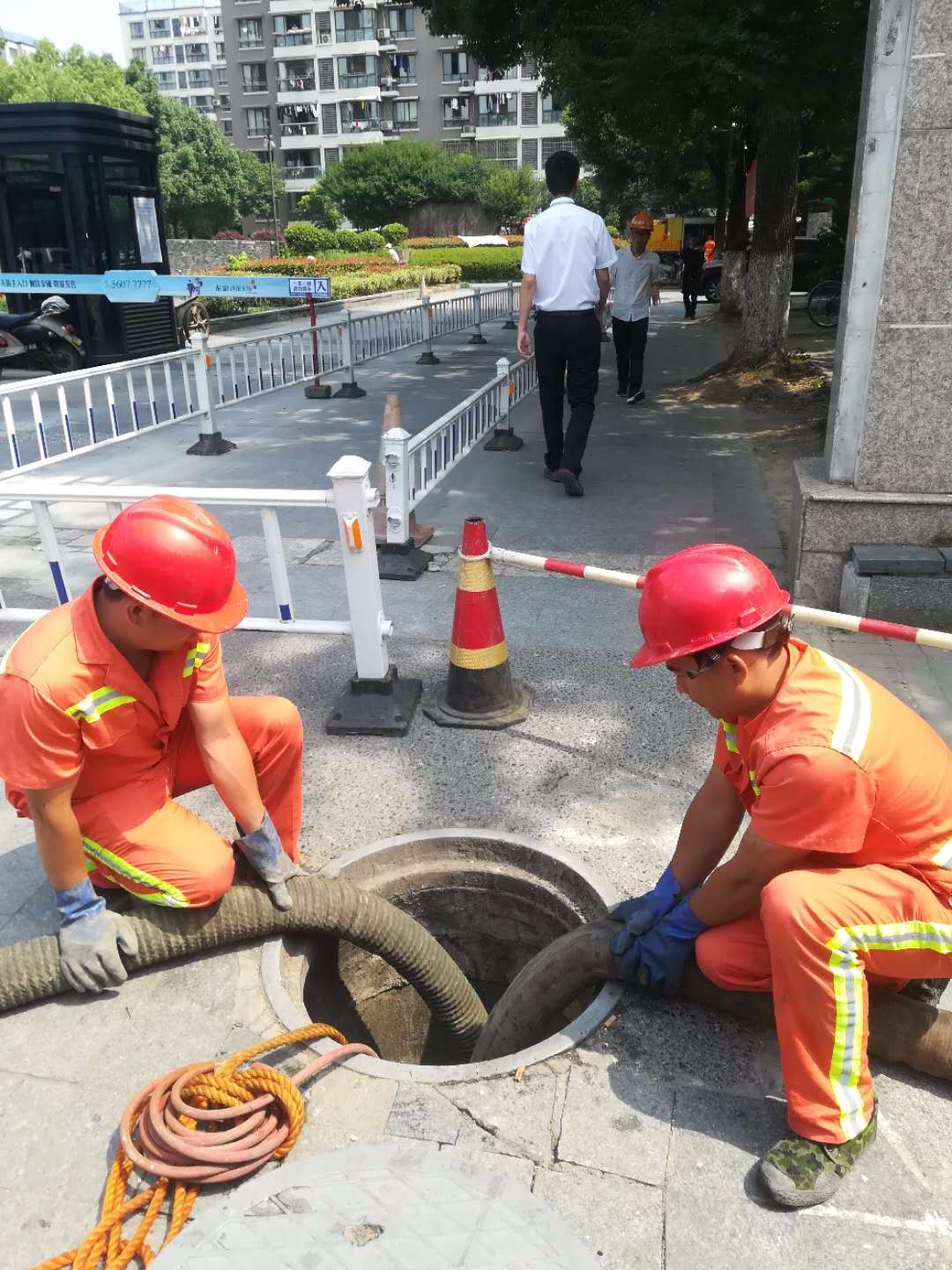 丰台区新发地抽化粪池清理抽泥浆图片