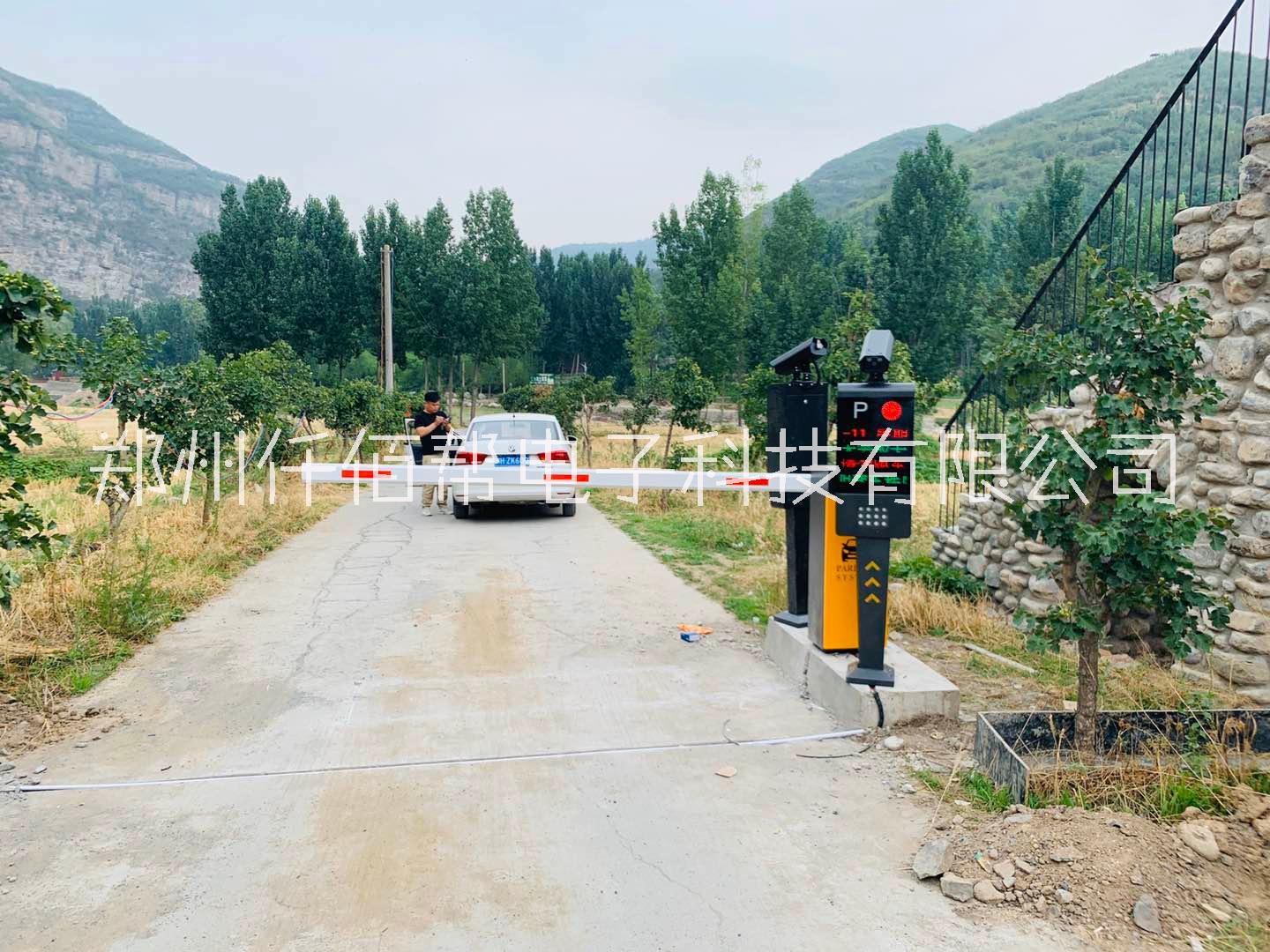 许昌门禁道闸，智能门禁道闸，直杆道闸，栅栏道闸厂家