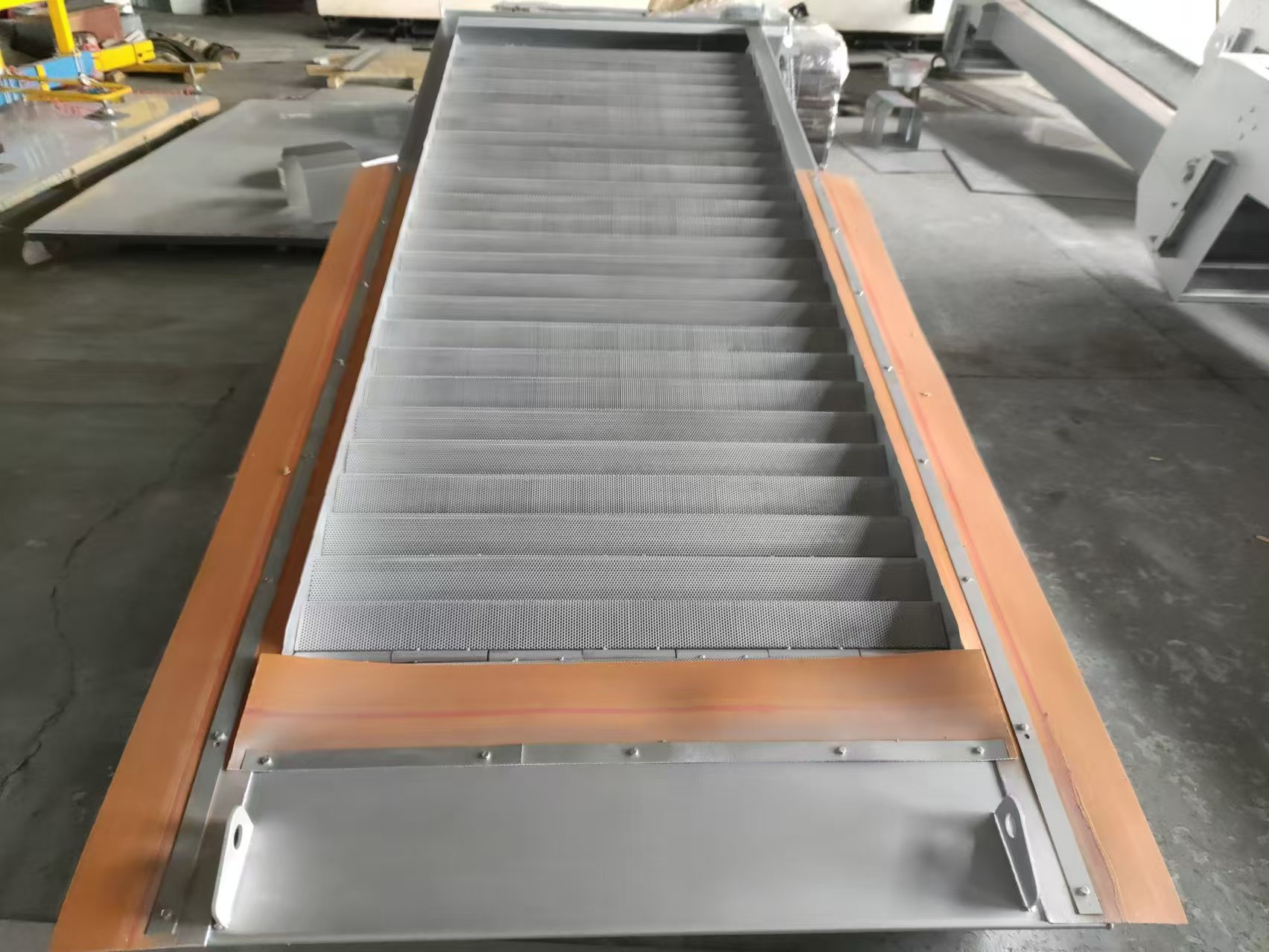 江蘇網(wǎng)孔格柵廠家價格-哪家便宜-多少錢【無錫市仁智環(huán)?？萍加邢薰尽?  title=