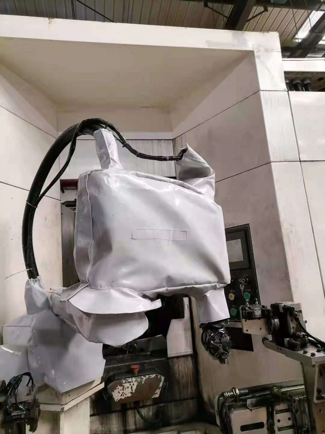 機(jī)器人防護(hù)服PVC材質(zhì)性能好韌性好強(qiáng)度高