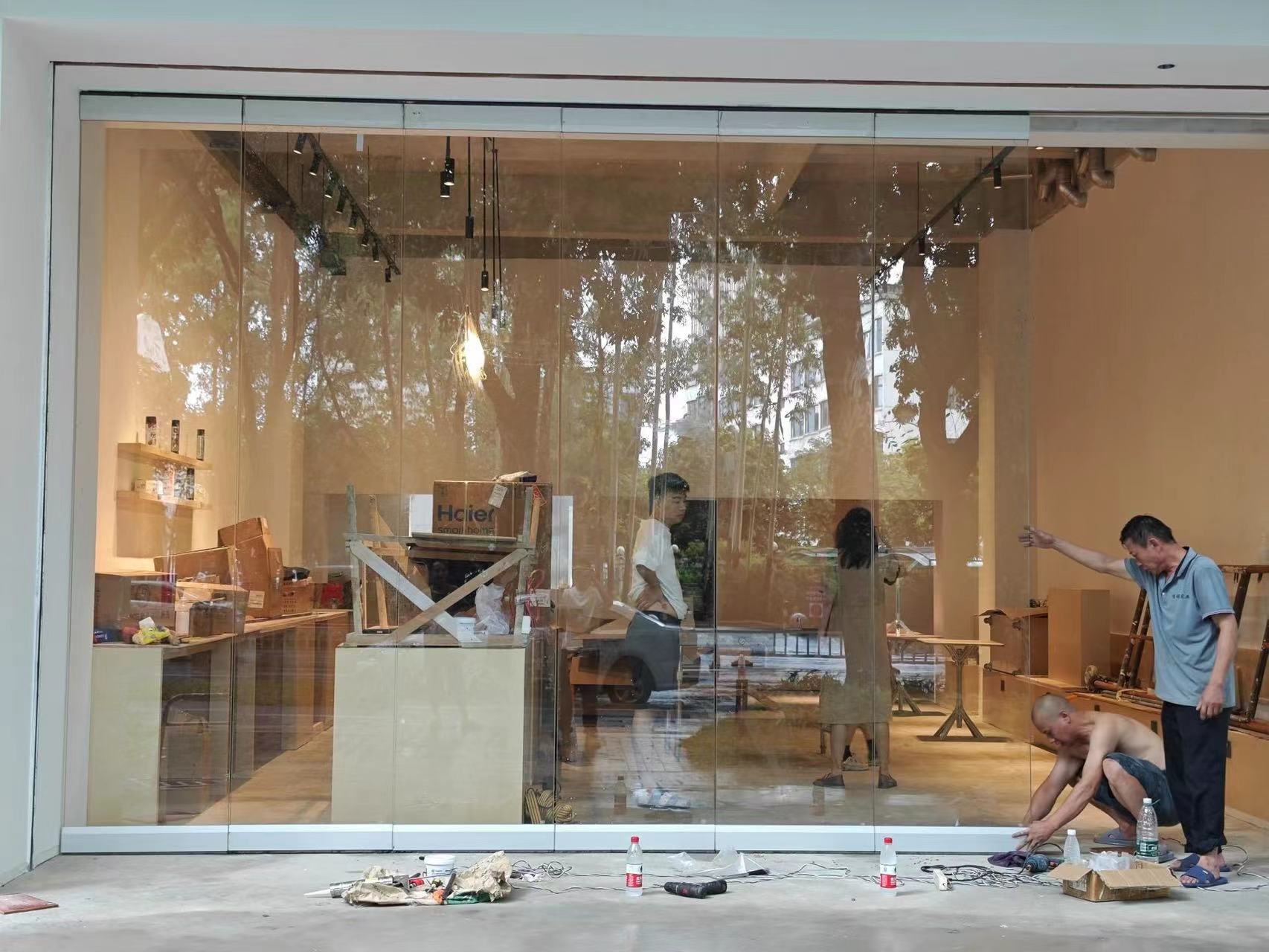 餐館上下夾玻璃隔斷中吊無框玻璃折疊門可折疊收納圖片