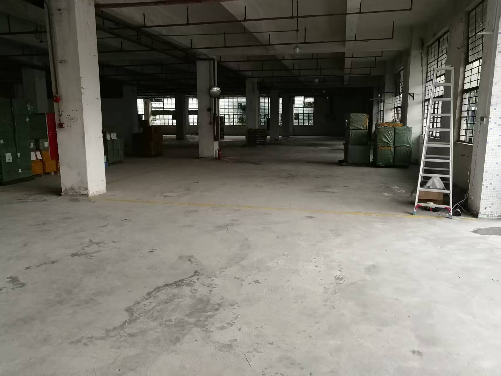 廣州大型倉庫提供集裝箱裝卸服務(wù)