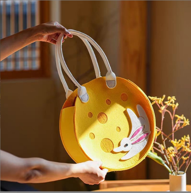 河北毛氈禮品袋廠家供應  廠家供應月餅包裝袋中秋節(jié)新款圓形玉兔手提袋毛氈包中秋節(jié)禮品袋 毛氈中秋節(jié)禮品袋圖片