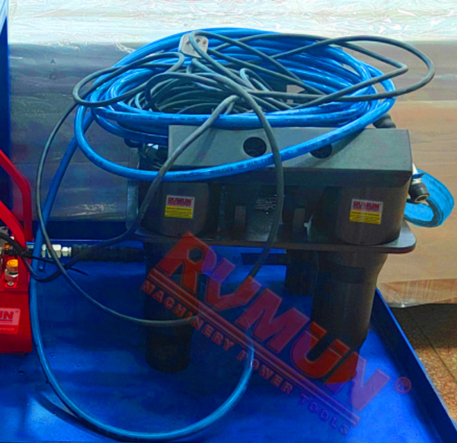 機(jī)車缸蓋聯(lián)體螺栓拉伸器，整體式液壓螺栓拉伸器