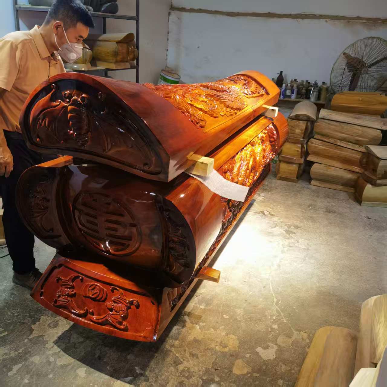 “福滿天”金絲楠木紅木豪華大棺定制款圖片
