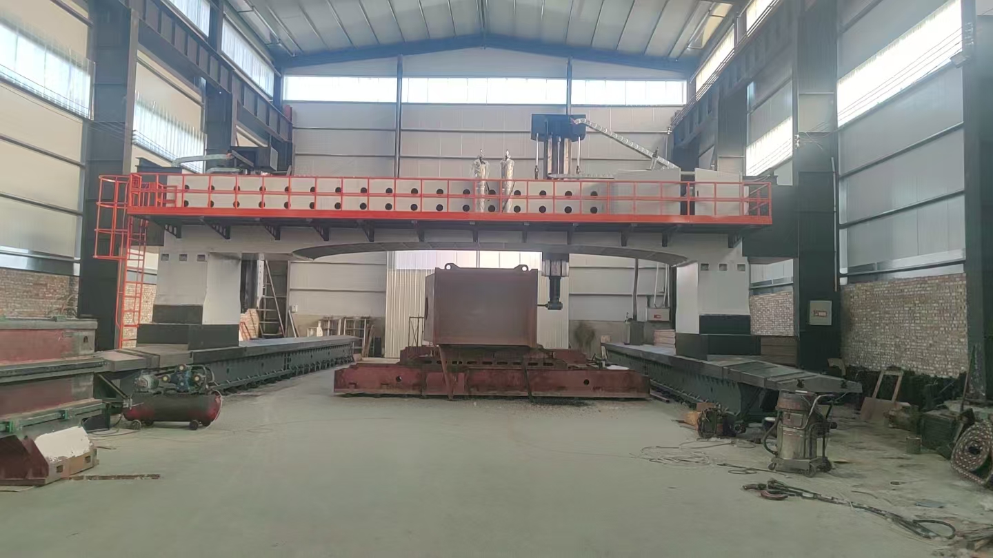 跨度12.5米數(shù)控龍門鉆銑床    承攬大型機械加工