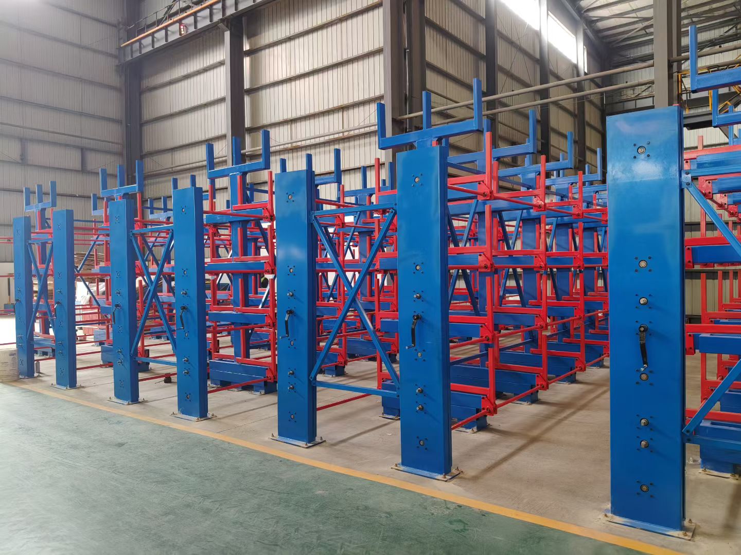 佛山 可調(diào)伸縮式懸臂貨架安裝價格 智能立體存儲架批發(fā)廠商