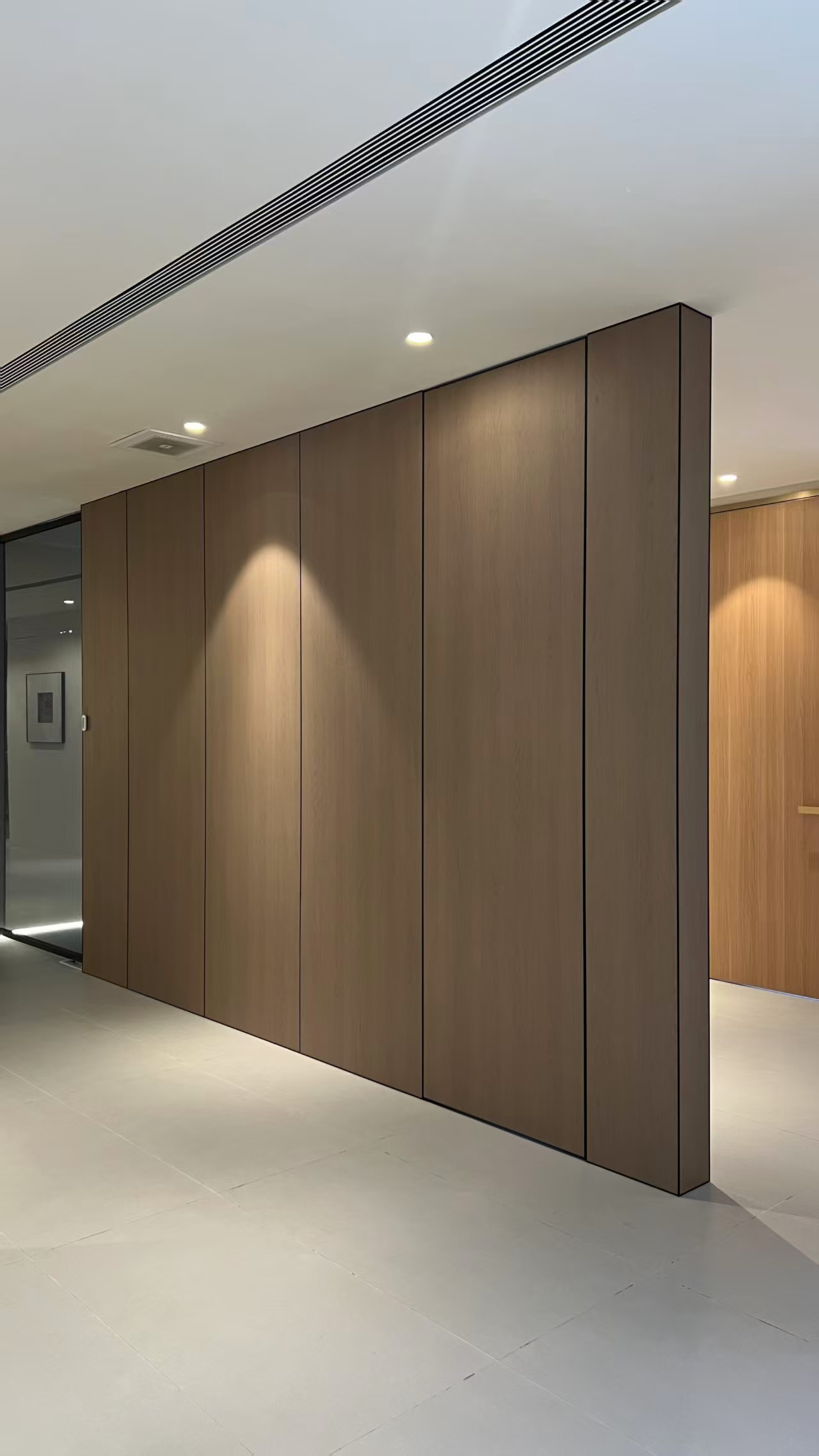 護墻隱形鋁木門生產制造廠家圖片