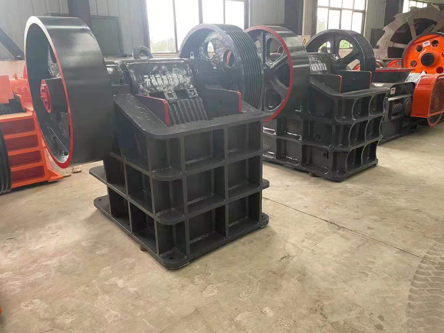 顎式破碎機(jī)_鄂式破碎機(jī)型號(hào)價(jià)格_顎式破碎機(jī)廠(chǎng)家 顎式破碎機(jī)PE300x500