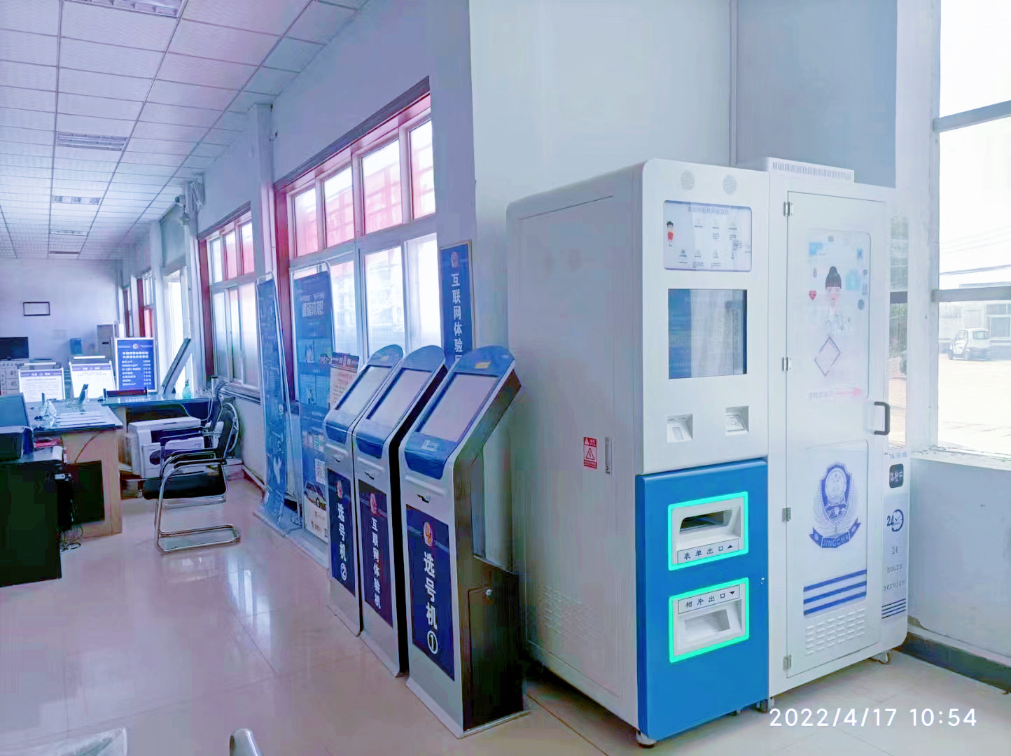 自助拍照機(jī)器維護(hù)方便 操作簡單 穩(wěn)定耐用 證照通自助拍照機(jī)器維護(hù)方便 操作簡單