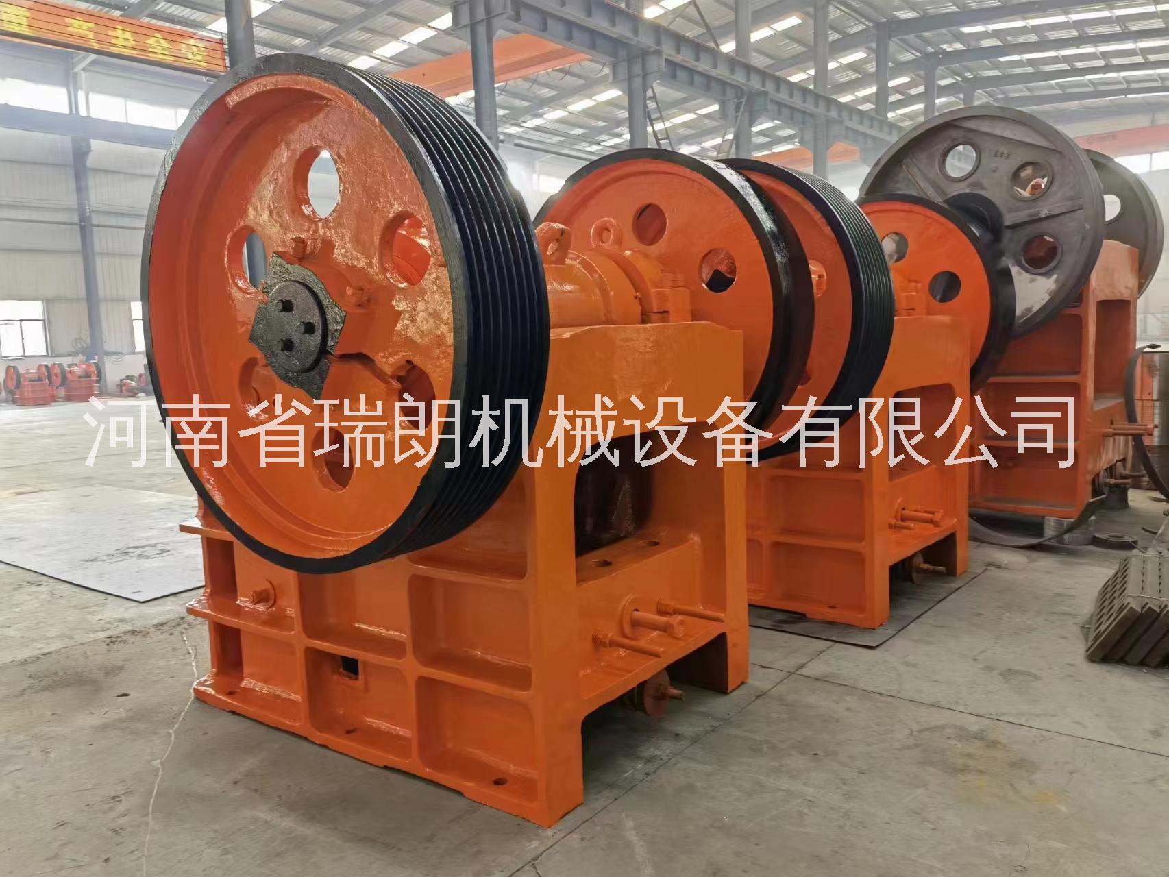 鄂式破碎機(jī)價(jià)格石料顎破機(jī)廠家河南瑞朗機(jī)械顎式破碎機(jī)PE900x1200