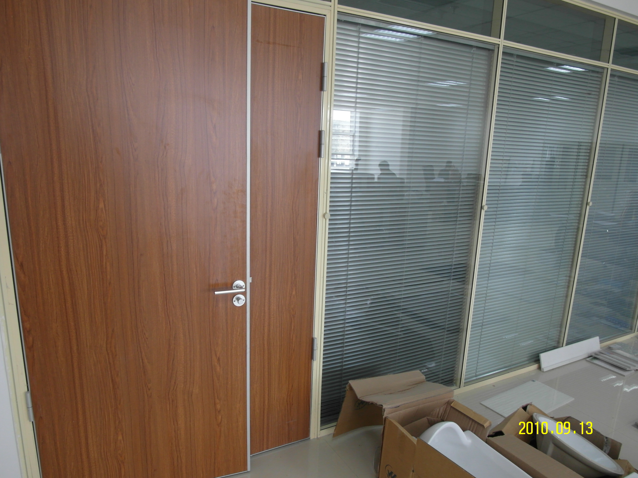 供應(yīng)辦公室百葉玻璃隔斷墻