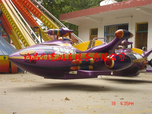 自控飛機(jī)游樂設(shè)備帶你自由飛翔，翱翔天空
